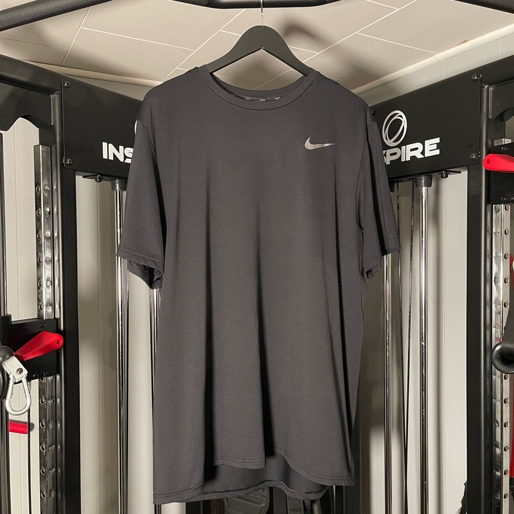 Mens Nike shirt size XL